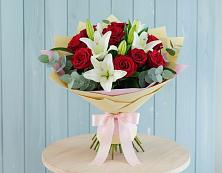 Букет цветов из:  Лилии и Розы в Лисках
