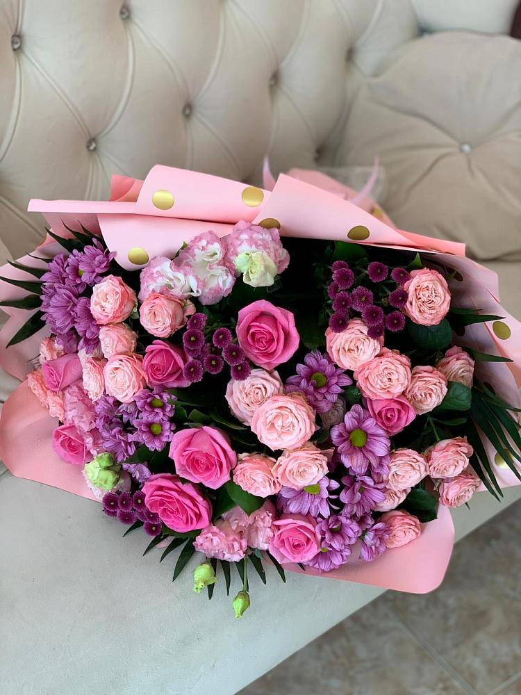 Букет цветов из: Хризантемы, Розы и Лизиантусы в Лисках