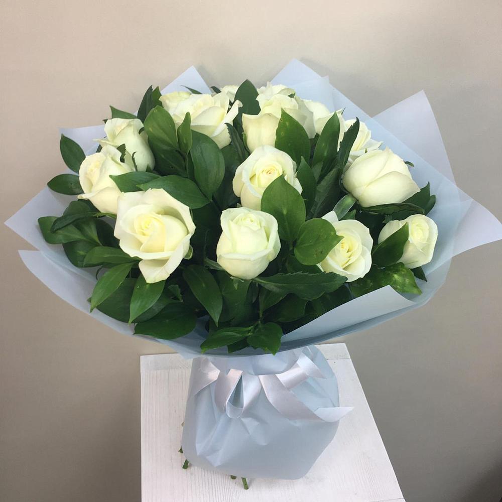 Букет 15 Белых роз Проуд в Лисках