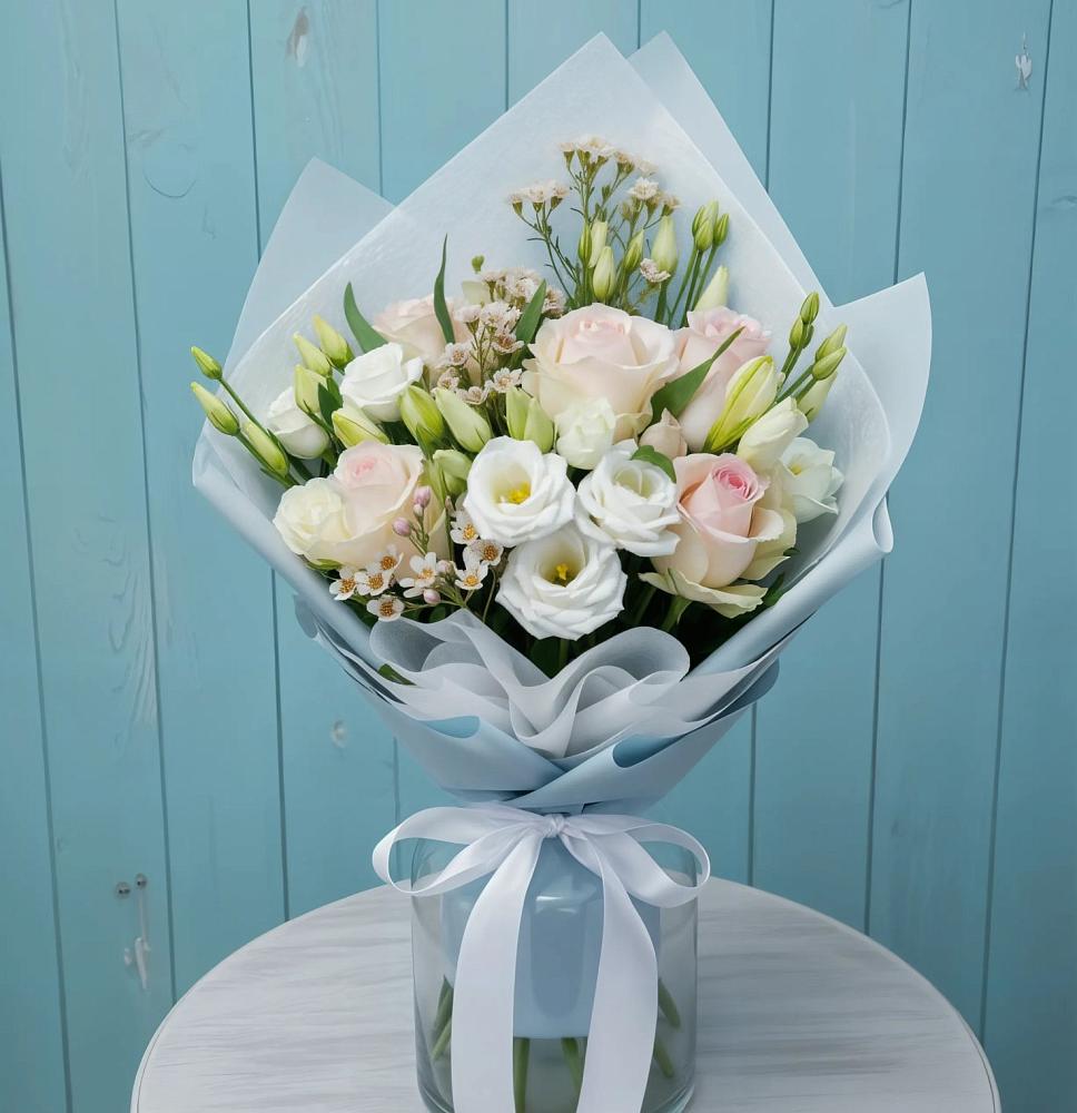 Букет цветов из: Розы и Лизиантусы в Лисках