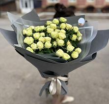 Букет Белые кустовые розы Солинеро в Лисках