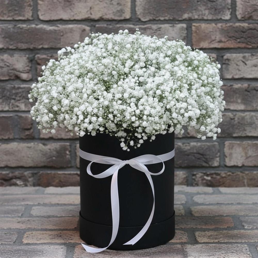 Цветочная композиция из Гипсофила в шляпной коробке в Лисках