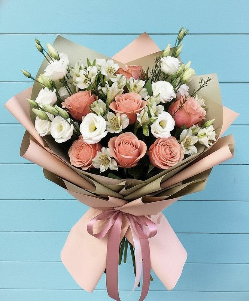 Букет цветов из: Розы, Альстромерии и Лизиантусы в Лисках