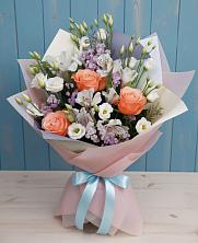 Букет цветов из:  Лизиантусы, Розы, Альстромерии и Гипсофила в Лисках