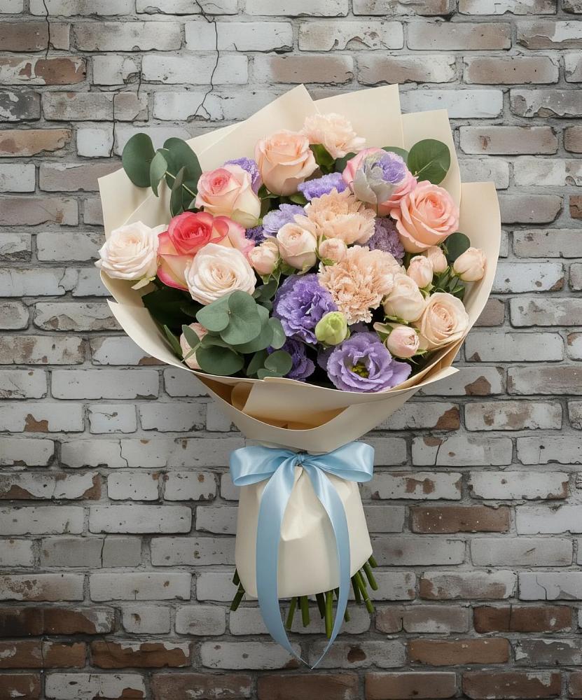 Букет цветов из: Розы, Лизиантусы и Гвоздики в Лисках