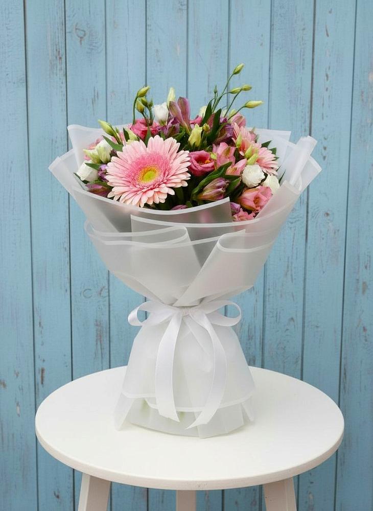 Букет цветов из: Герберы, Альстромерии и Лизиантусы в Лисках