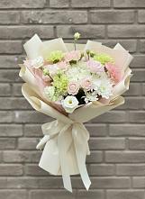 Букет цветов из:  Гвоздики, Розы, Лизиантусы и Хризантемы в Лисках