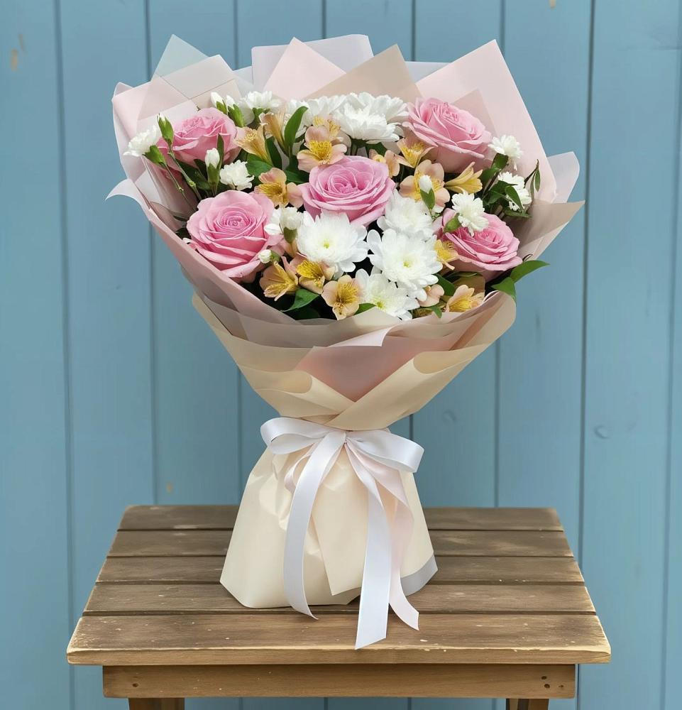 Букет цветов из: Гвоздики, Орхидеи и Розы в Лисках