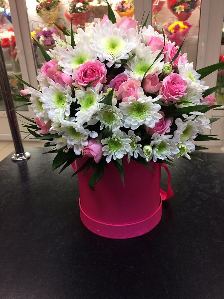 Цветочная композиция из Розы и Хризантемы в шляпной коробке в Лисках