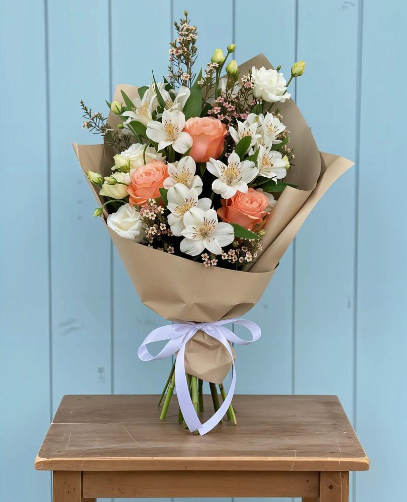 Букет цветов из: Альстромерии, Лизиантусы, Розы и Хризантемы в Лисках