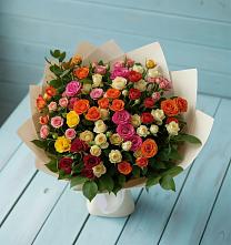 Букет Микс из разноцветных кустовых роз в Лисках