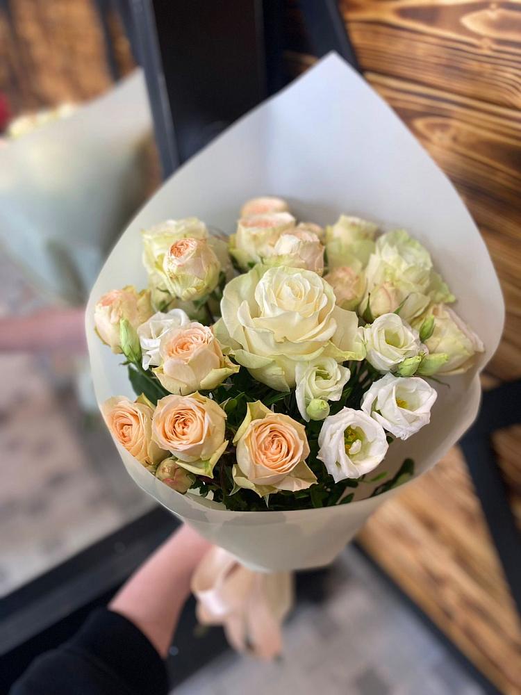 Букет цветов из: Розы и Лизиантусы в Лисках