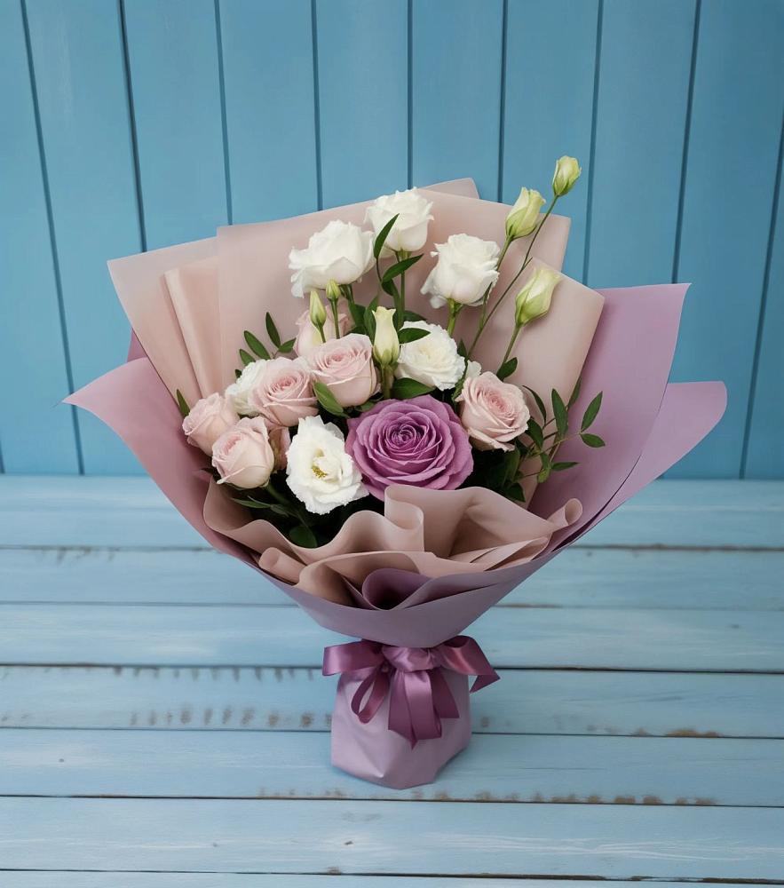 Букет цветов из: Розы и Лизиантусы в Лисках